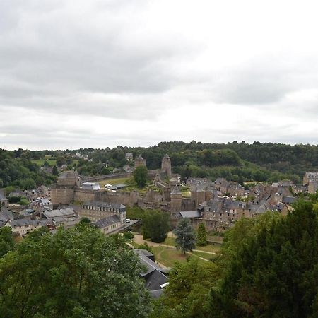 Mercier De Montigny - Les Chambres Du Beffroi - Spa Et Massage Fougères Exteriér fotografie