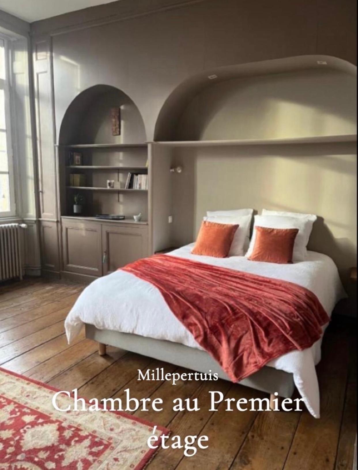 Mercier De Montigny - Les Chambres Du Beffroi - Spa Et Massage Fougères Exteriér fotografie